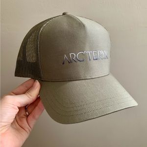 ARC’TERYX Polychrome Trucker Hat
